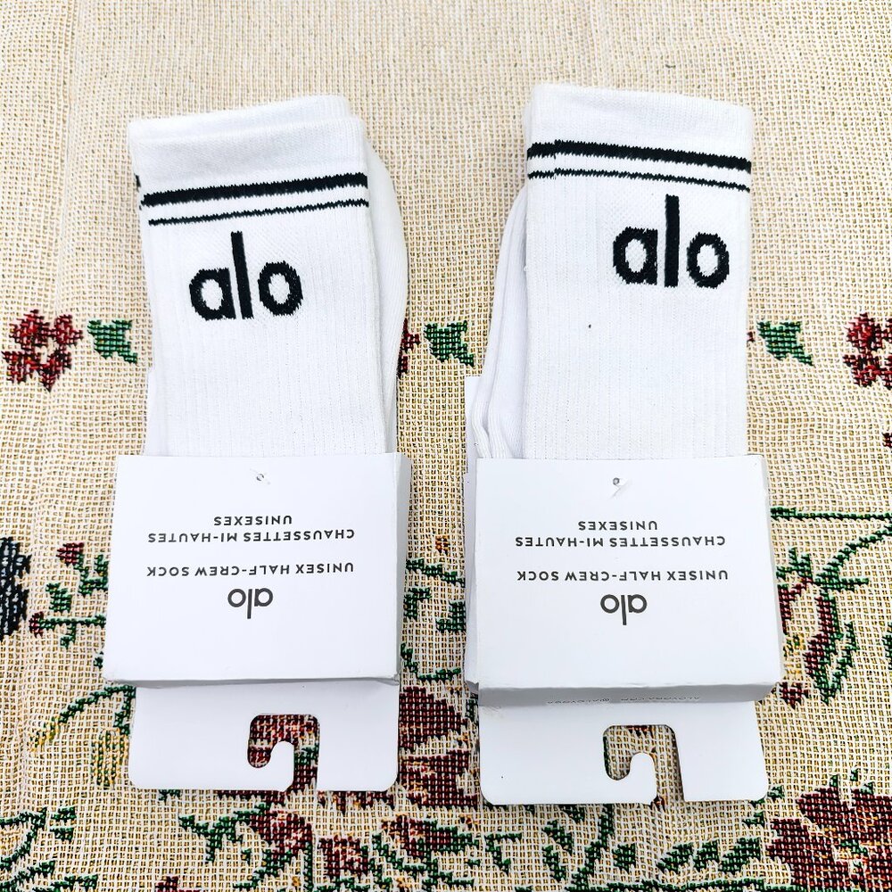 NWT ALO Yoga Throwback Sock 2 Pairs - M